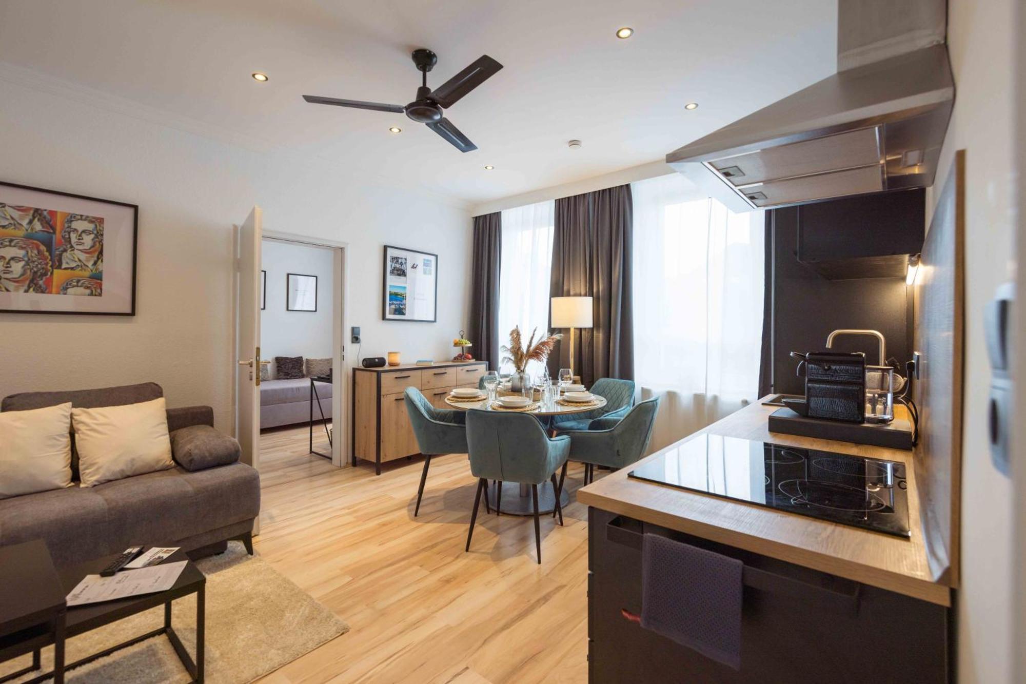 Schillerapartment Hof, Kueche, 24H Digital-Checkin, Parkplatz, Wlan250Mbit Гоф Екстер'єр фото