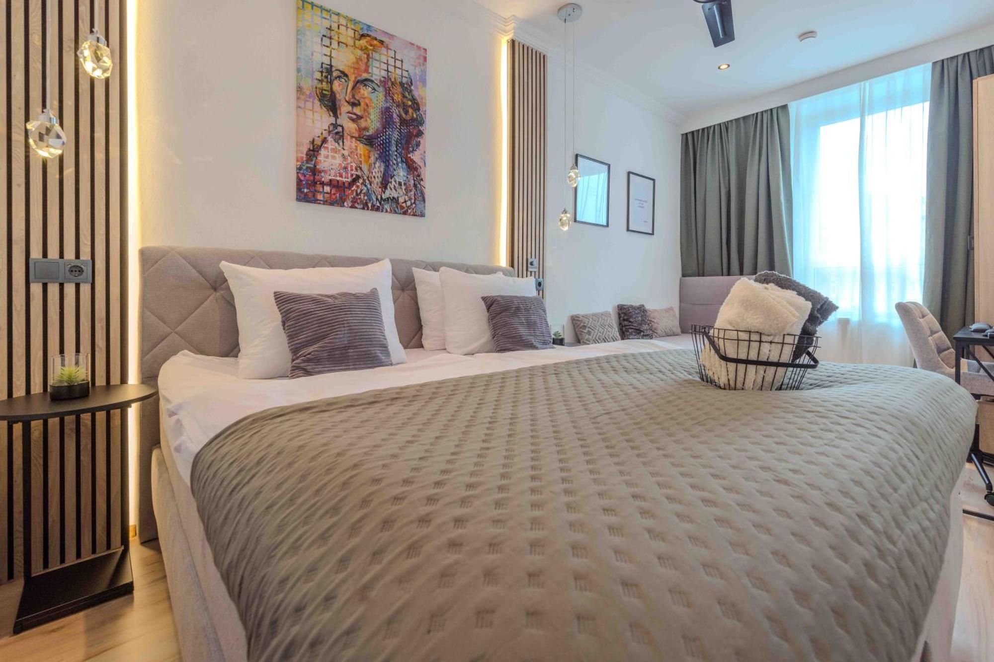 Schillerapartment Hof, Kueche, 24H Digital-Checkin, Parkplatz, Wlan250Mbit Гоф Екстер'єр фото