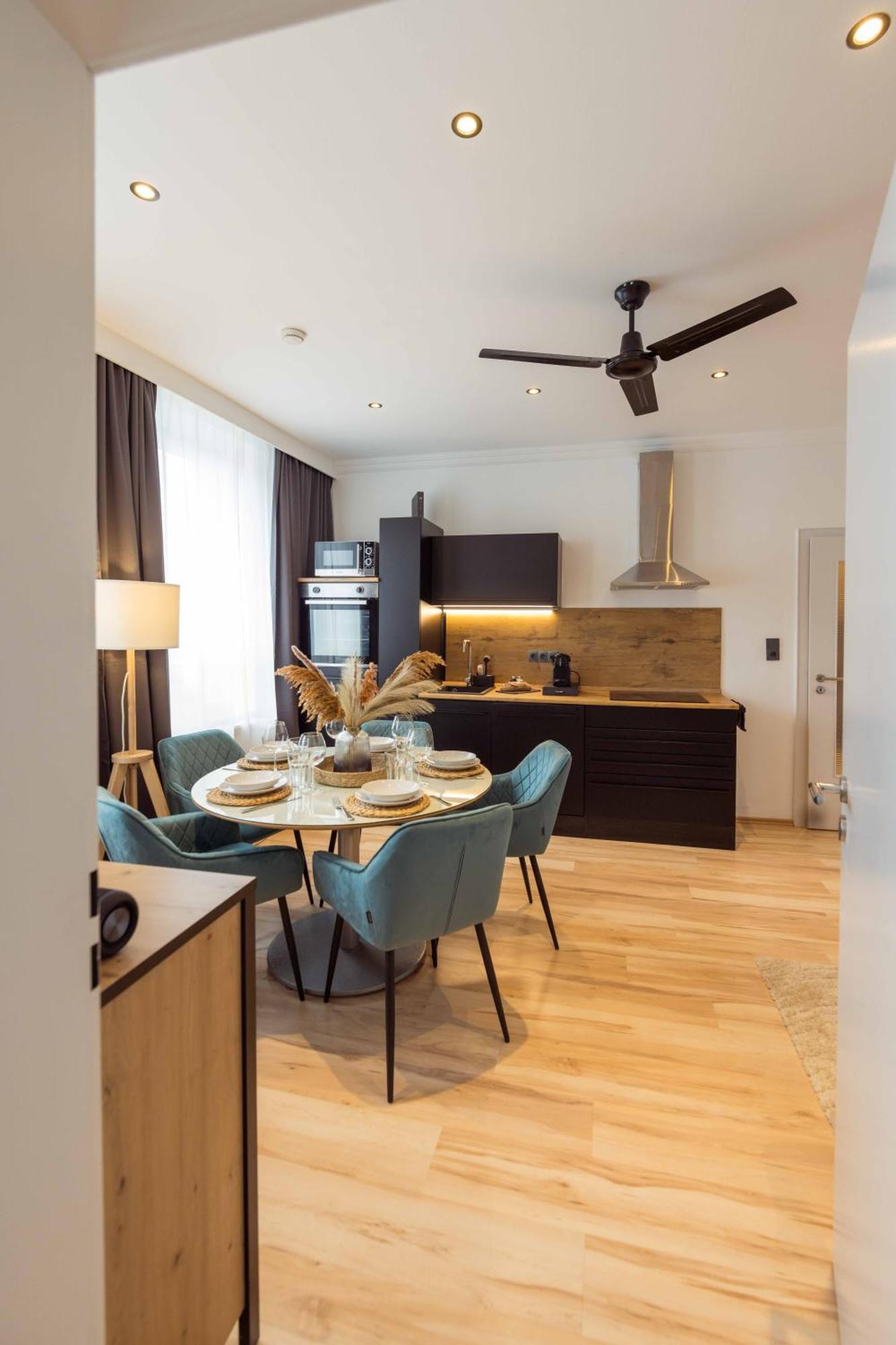 Schillerapartment Hof, Kueche, 24H Digital-Checkin, Parkplatz, Wlan250Mbit Гоф Екстер'єр фото