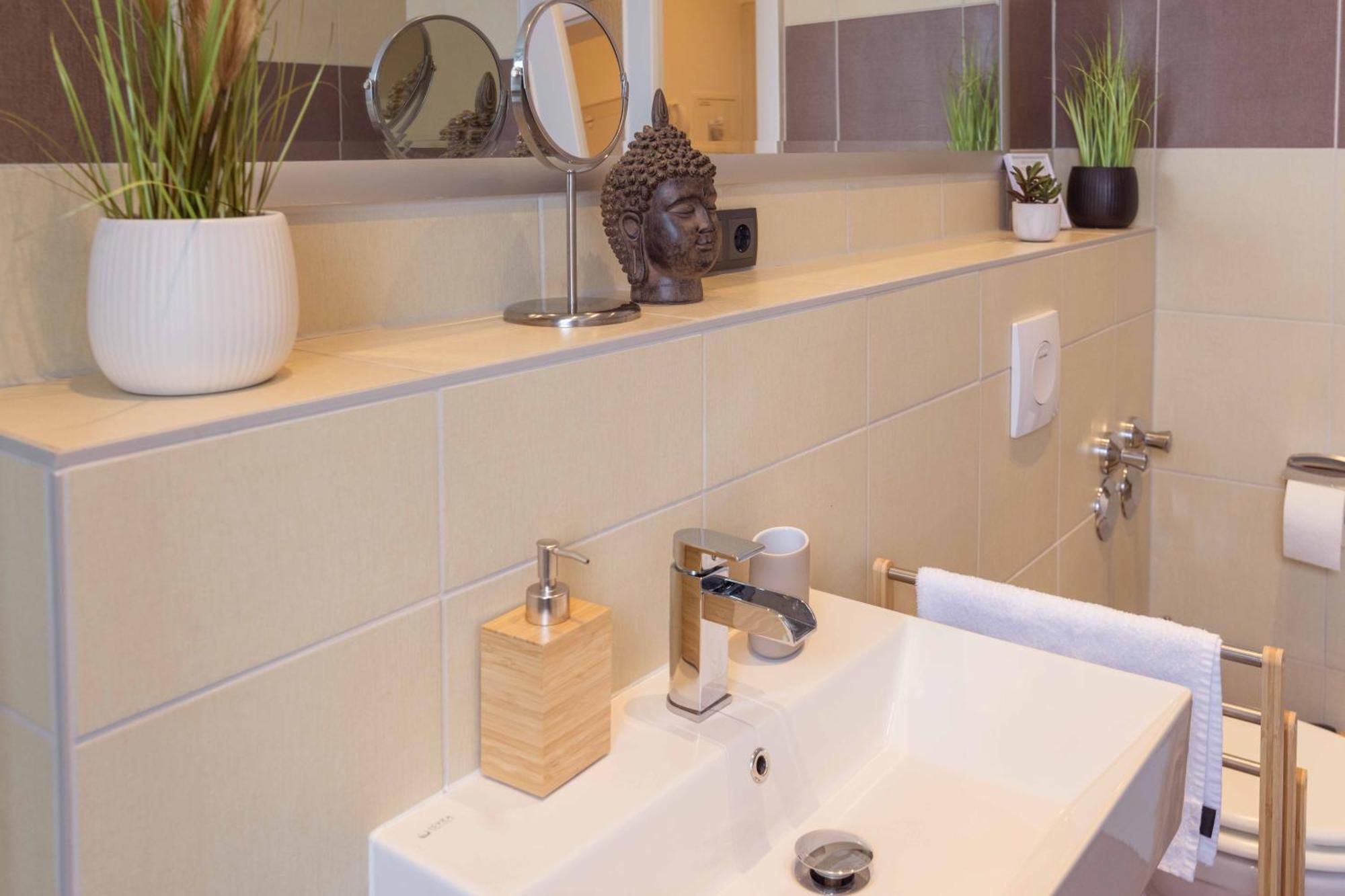 Schillerapartment Hof, Kueche, 24H Digital-Checkin, Parkplatz, Wlan250Mbit Гоф Екстер'єр фото